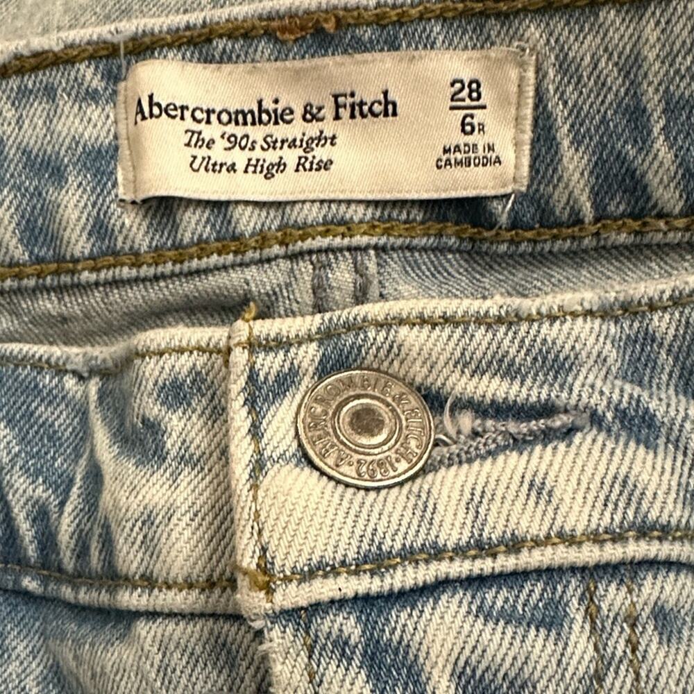 Abercrombie & Fitch 90s Ultra High Rise Light Acid Wash Straight Jeans - Picture 10 of 13
